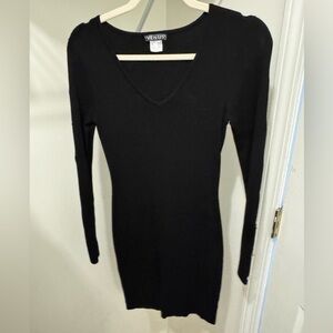VENUS Classic Black Long Sleeve Dress with sleeve accents
